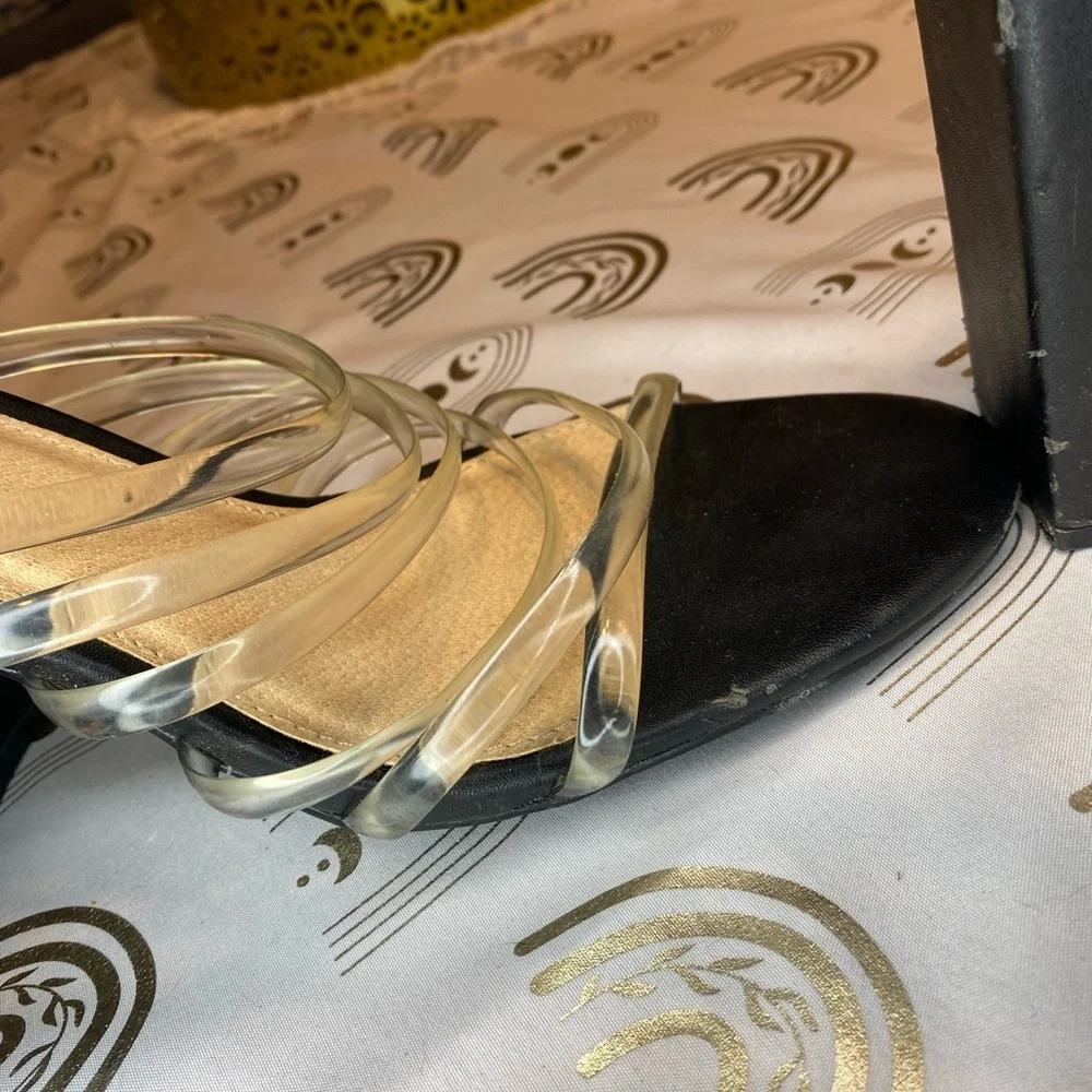 Elegant Black and White Heels with Timeless Design